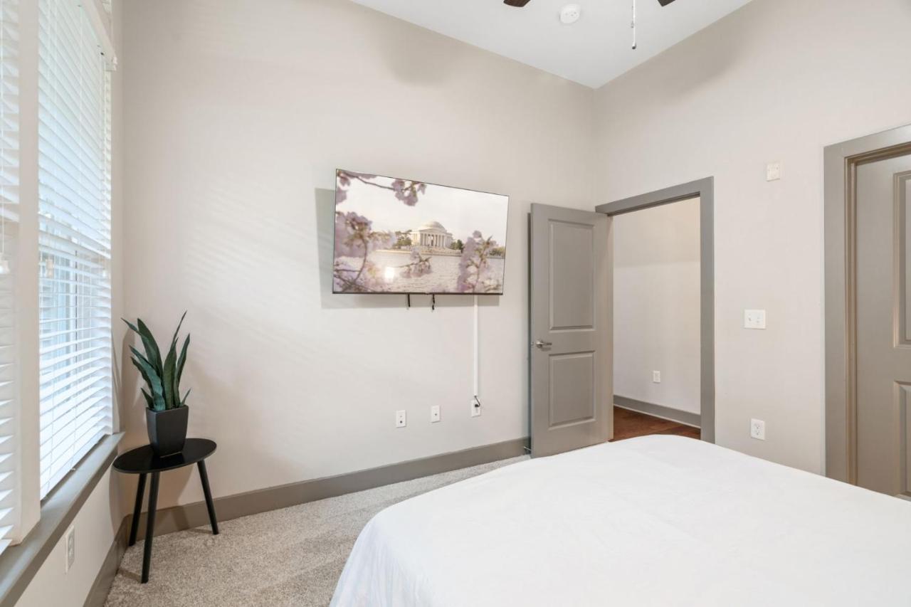 Апартаменты Grand Luxury Premium Vaulted Ceilings Вудбридж Экстерьер фото